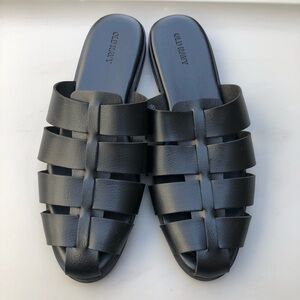 Old Navy Black Slide Sandals. Size 9.
